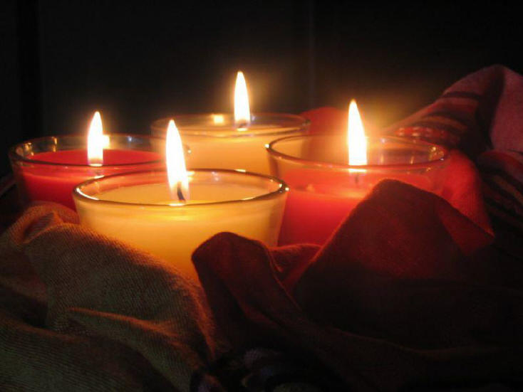 Di Che Colore Sono Le Candele Dell'avvento Le quattro Candele dell'Avvento